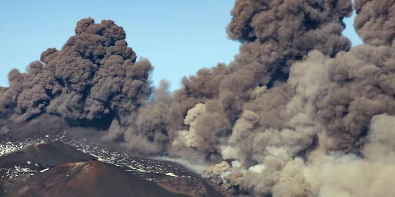 Ätna spuckt wieder Lava - Flugverkehr im sizilianischen Catania lahmgelegt