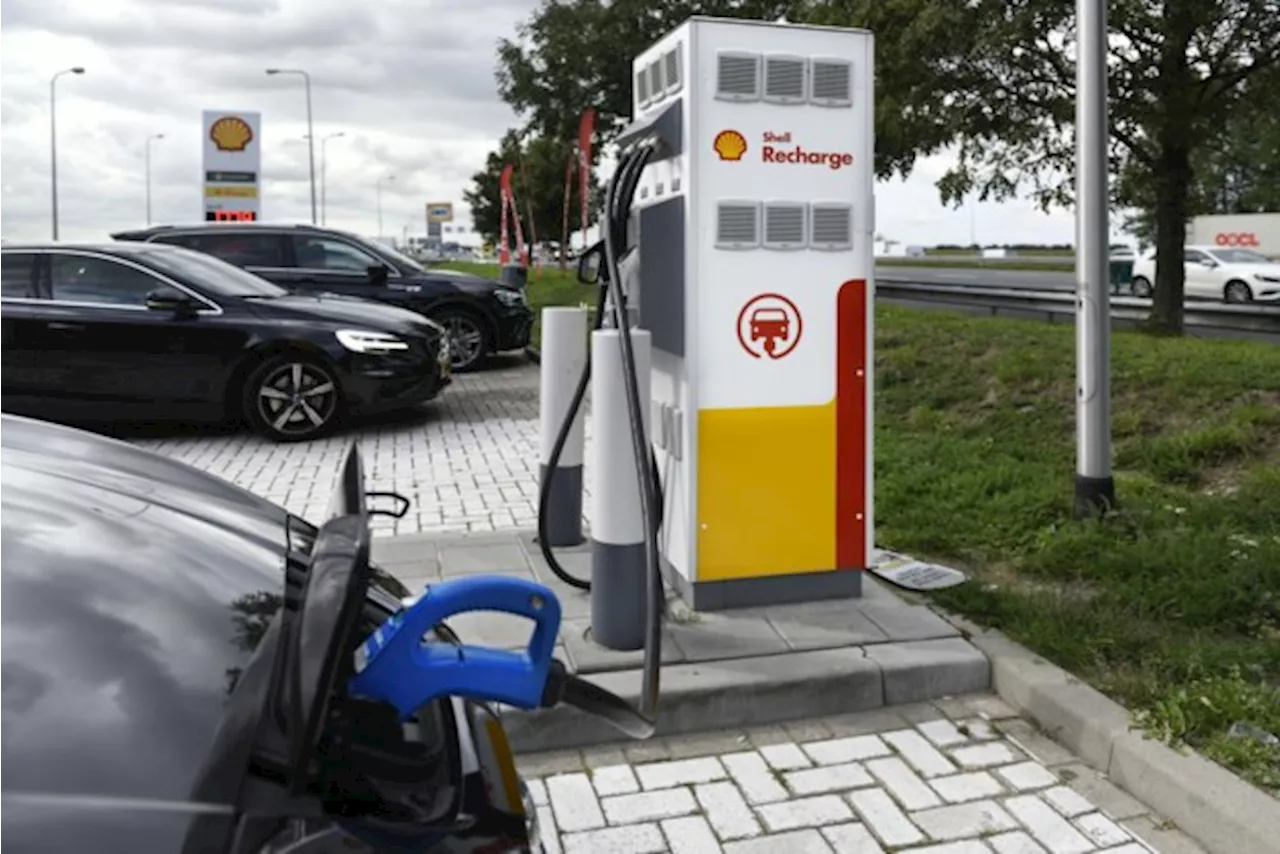 “Autofabrikanten werken weer aan auto’s met verbrandingsmotor” door tegenvallende verkoop van elektrische wage