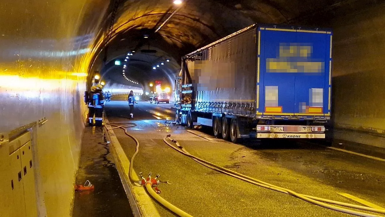 Bezirk Bruck-Mürzzuschlag - Lkw geht in Semmeringtunnel plötzlich in Flammen auf