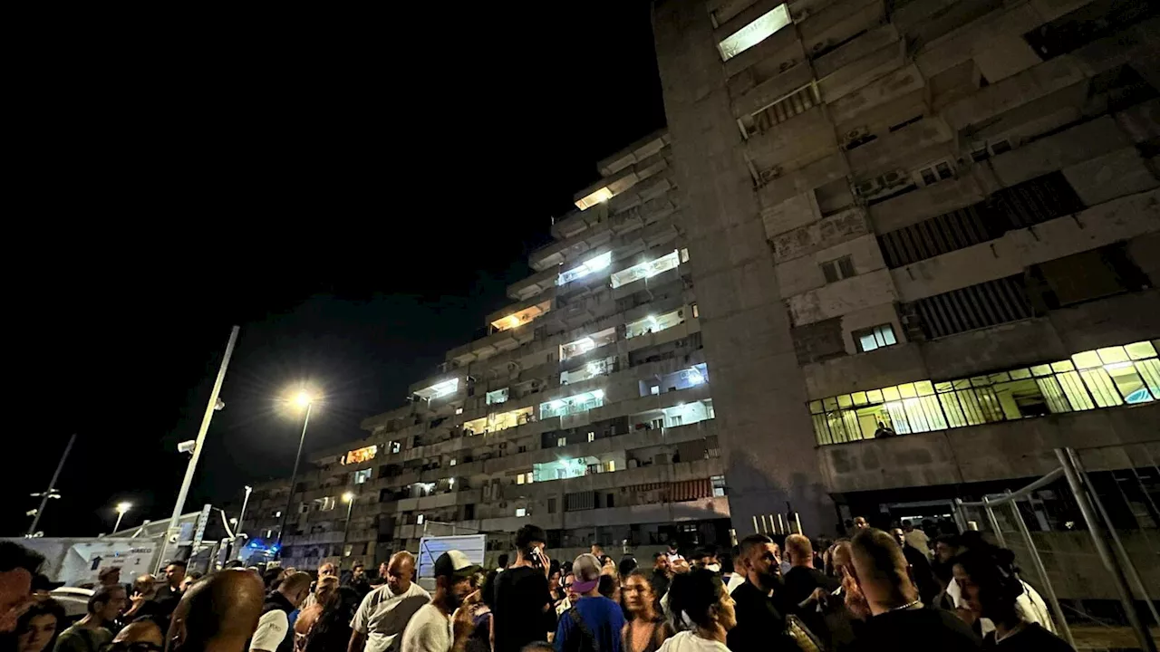 Cede un ballatoio in una Vela di Scampia: ci sono 2 morti e 13 feriti