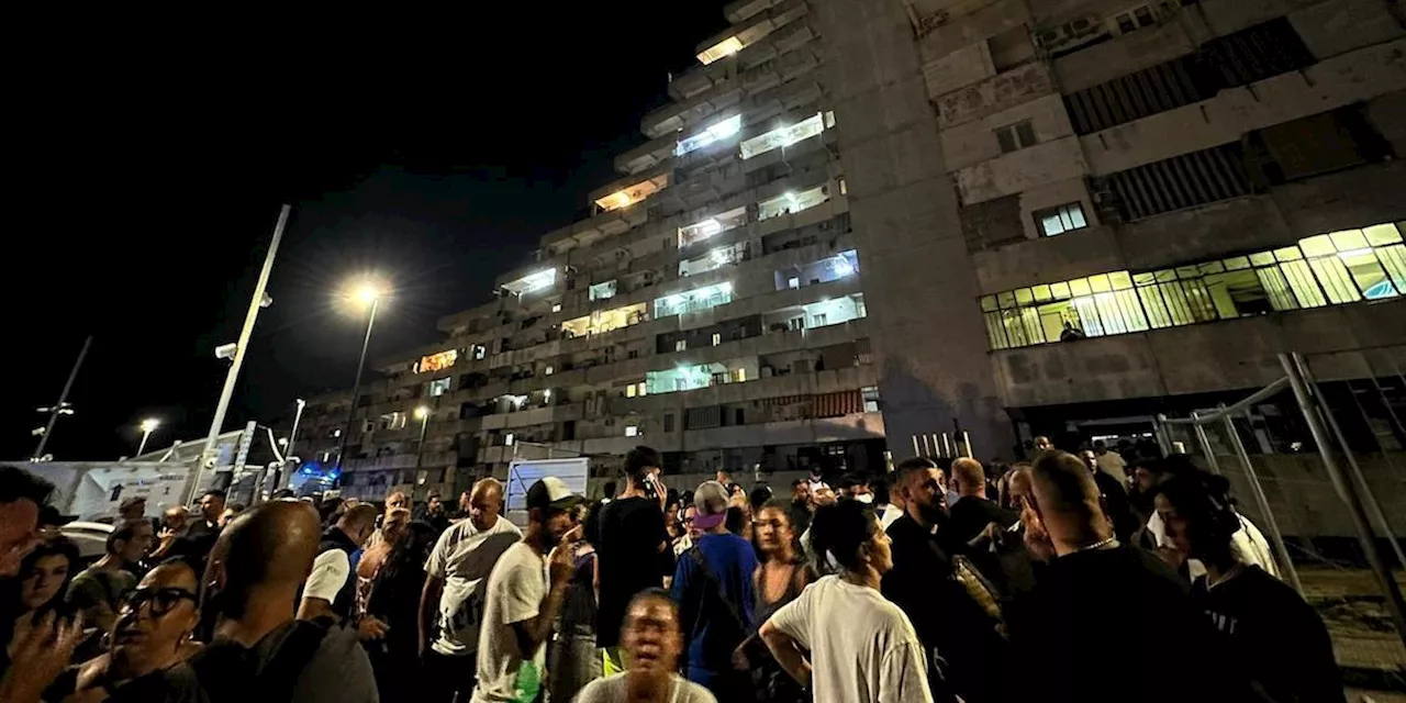 Due persone sono morte nel crollo di un ballatoio a Scampia