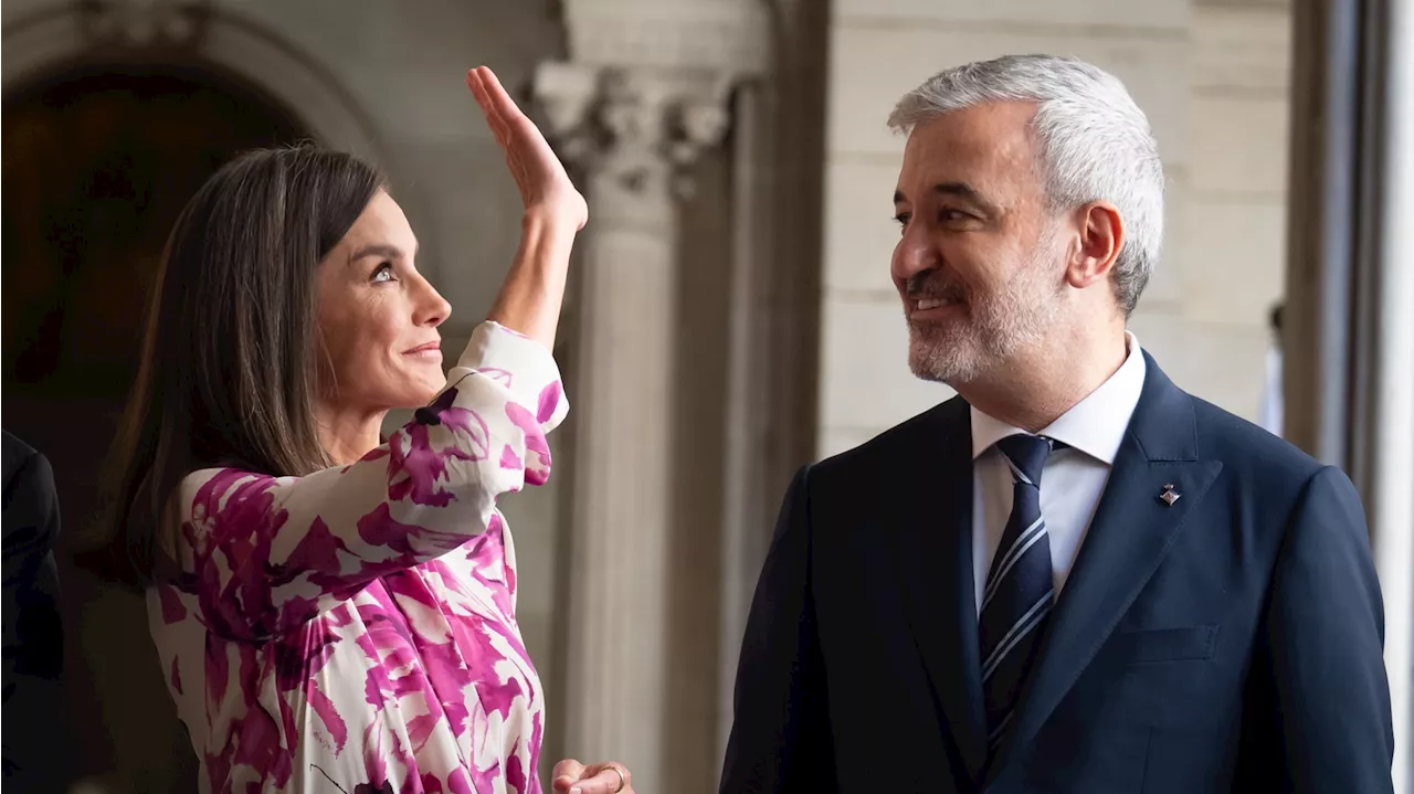 Plantón a la reina Letizia en un acto en el Ayuntamiento de Barcelona