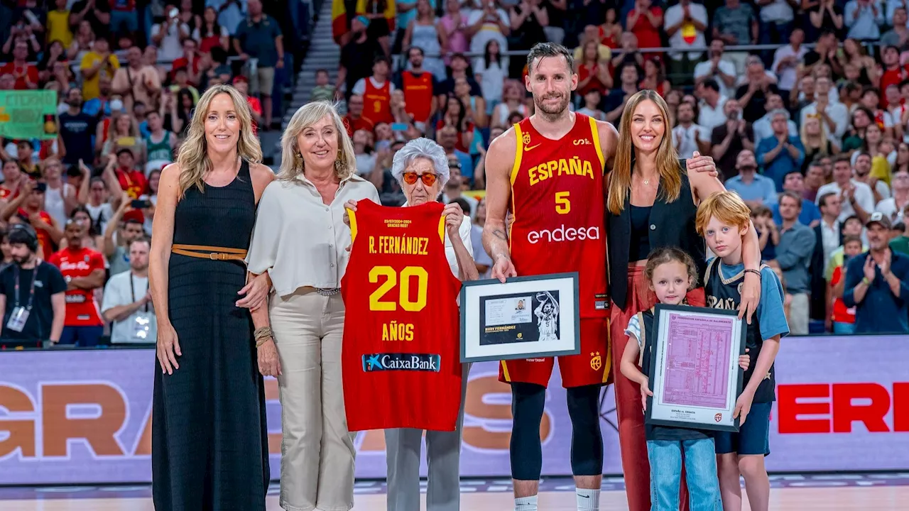 Rudy Fernández, homenajeado en su último partido en España