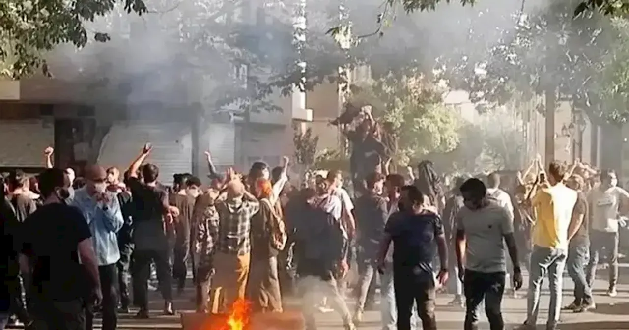 احضار دوباره ۸ معترض بازداشتی به دادگاه انقلاب و اقدام به خودکشی یکی از آنان