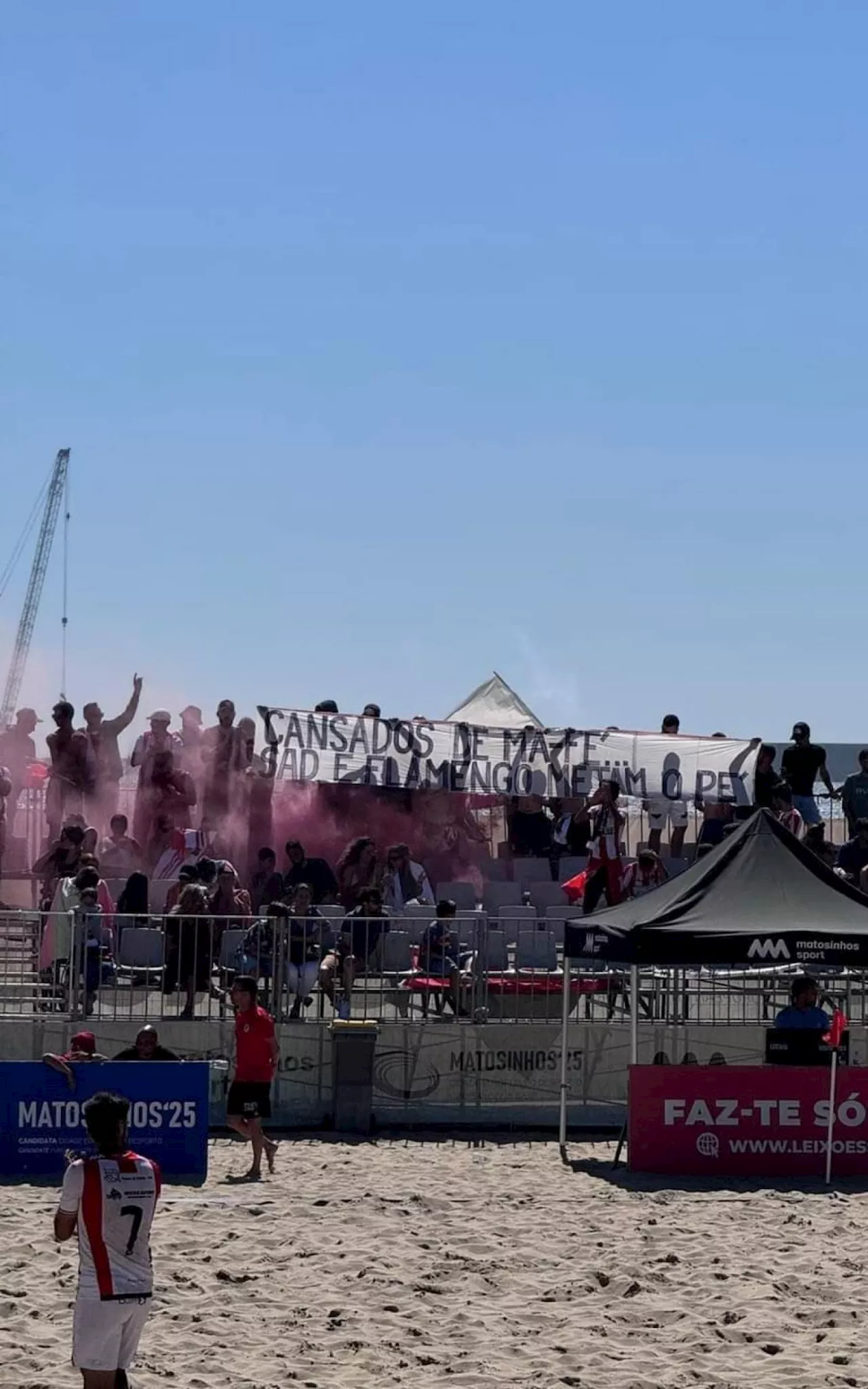 Torcedores do Leixões protestam contra possível venda do clube para o Flamengo