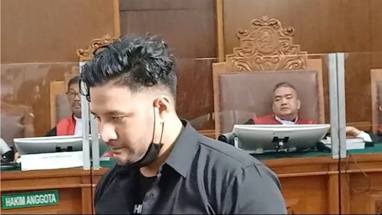 Ammar Zoni Menangis saat Pengacara Membaca Nota Pembelaan