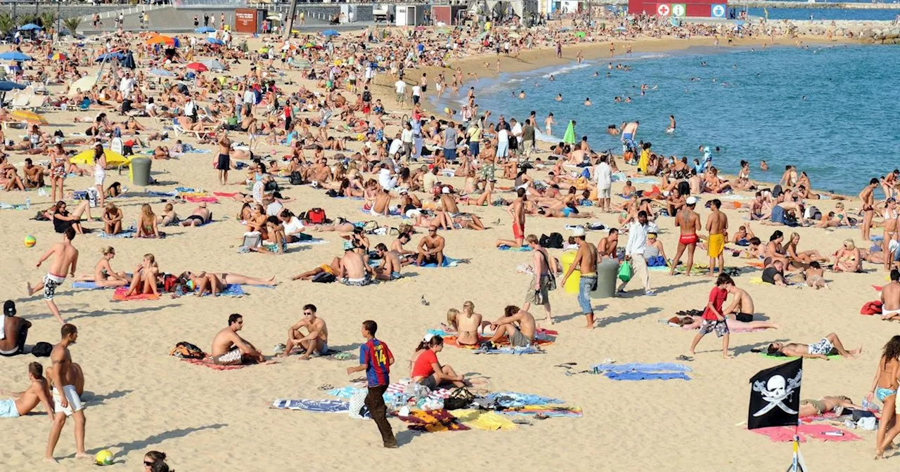 Brits risk £210 fines for reserving sunbeds on Spanish beaches