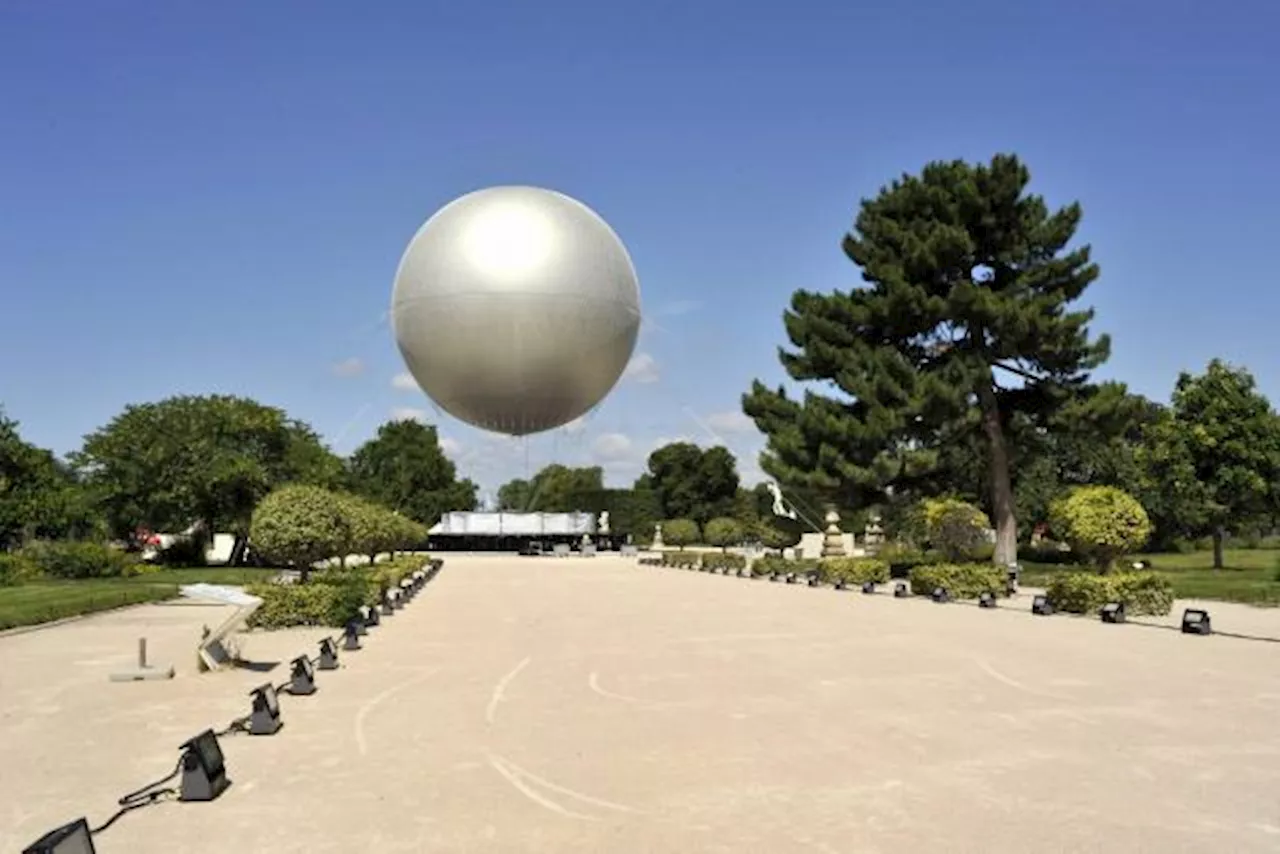 Aux Tuileries, la flamme olympique en ballon