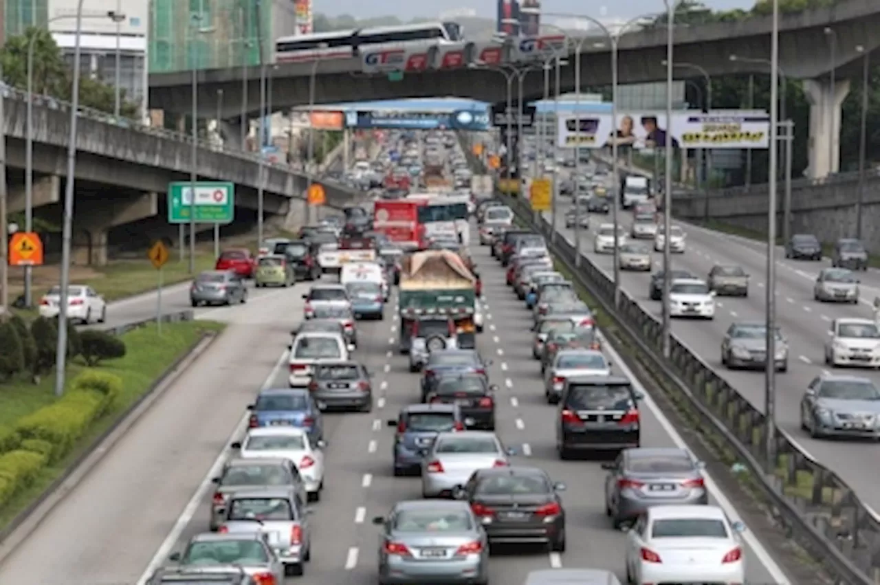 Lane closures, traffic diversions on KL-bound section of Federal Highway from July 26-28, 11pm to 5am, for LRT3 works, says project contractor