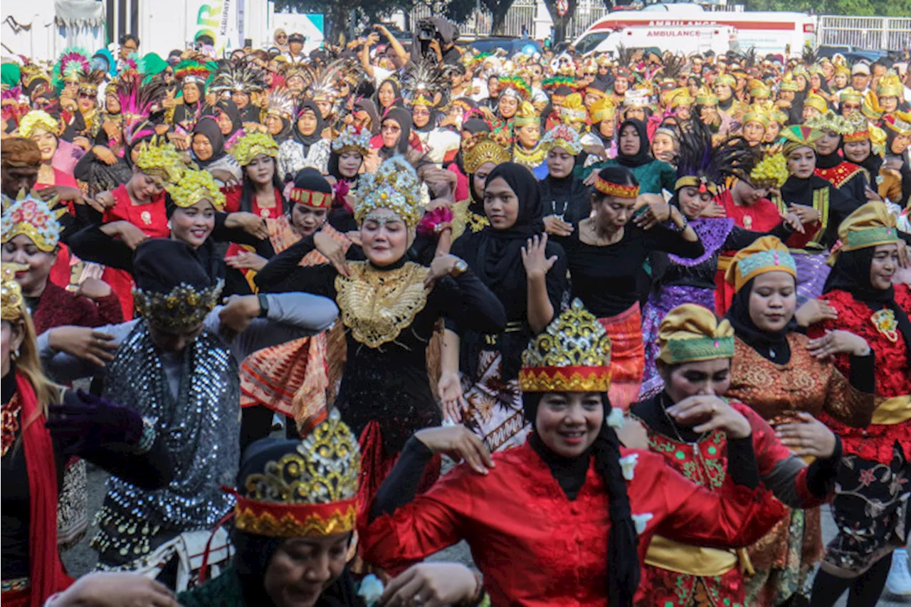 150 Penari Tampilkan Lima Tarian Tradisional dari Lima Daerah