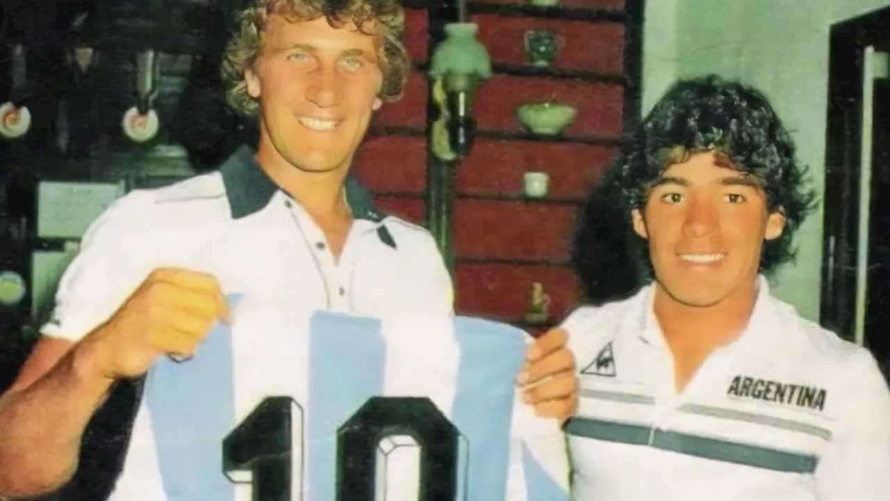 Subastan una camiseta que Diego Maradona usó en el Mundial de México 1986