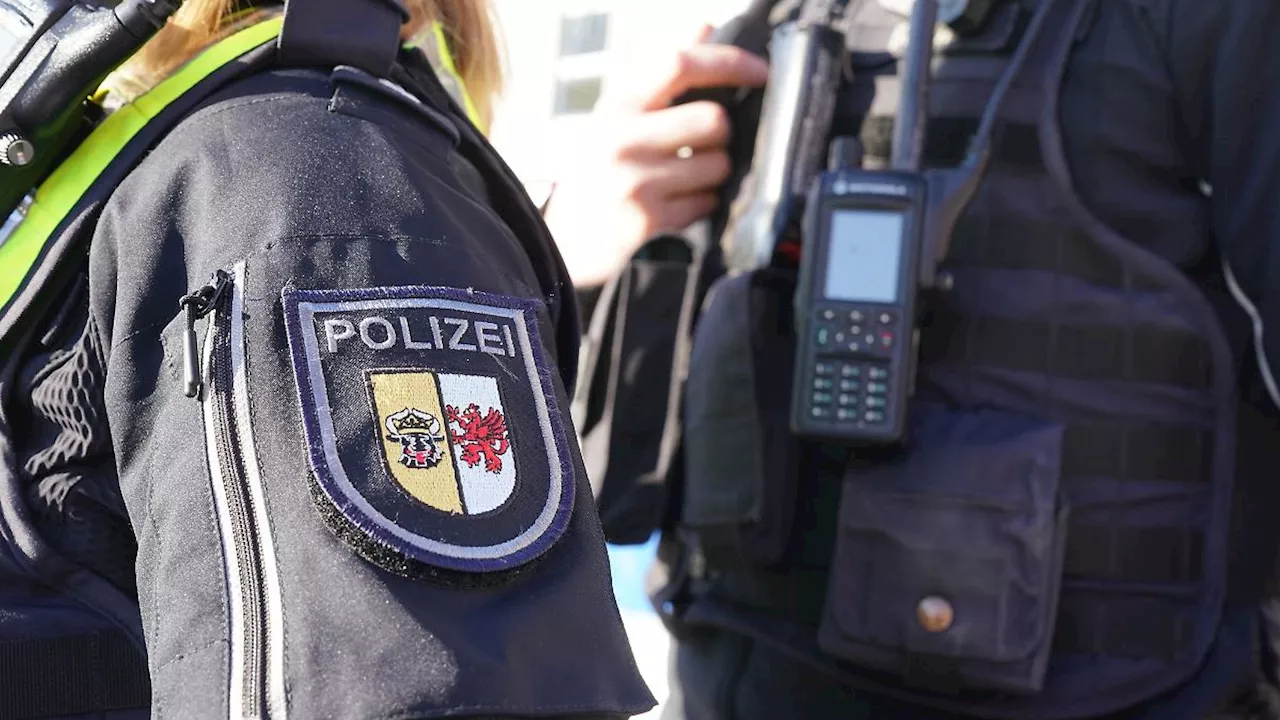 Mecklenburg-Vorpommern: Polizei wartet auf Dienstkleidung - sind die Huthi schuld?