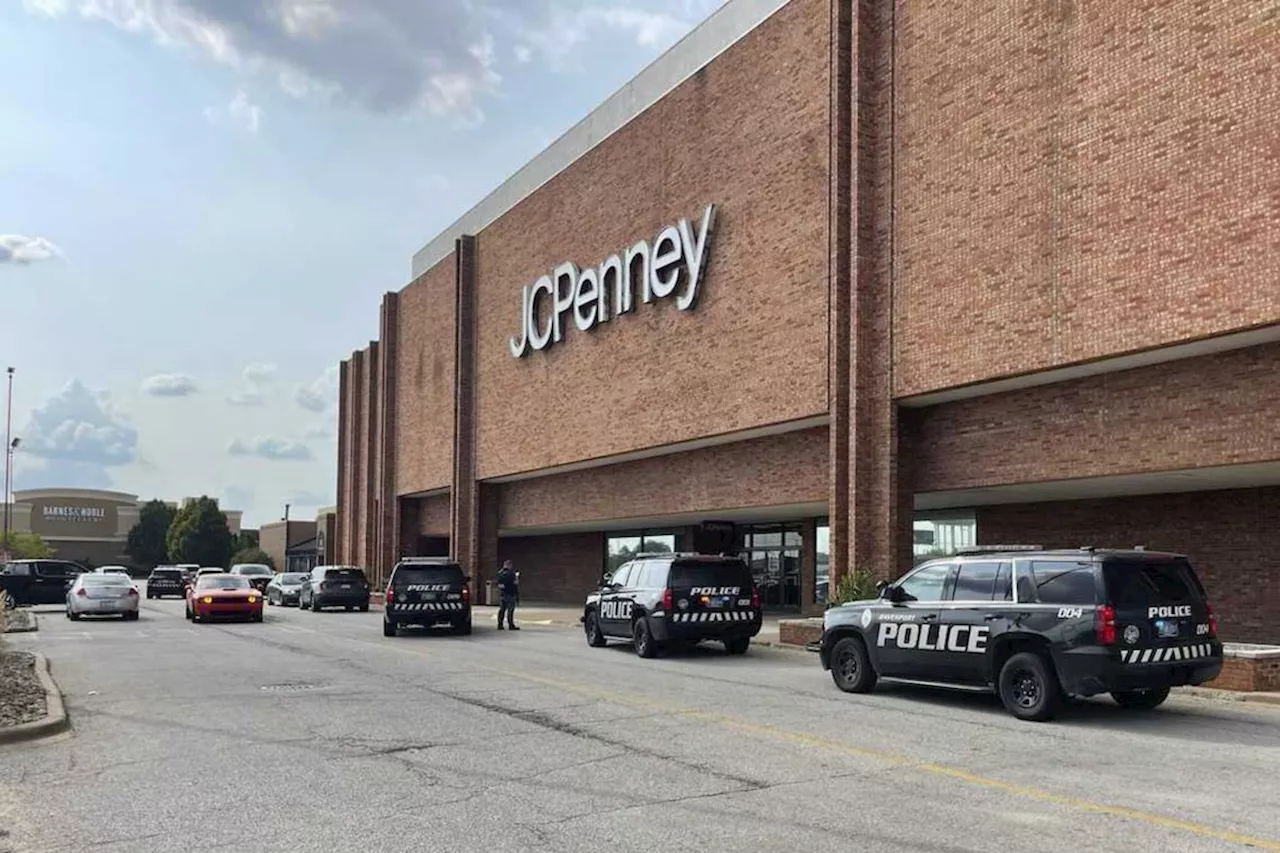 1 person hurt in Iowa mall shooting that sent people running, police and witnesses say