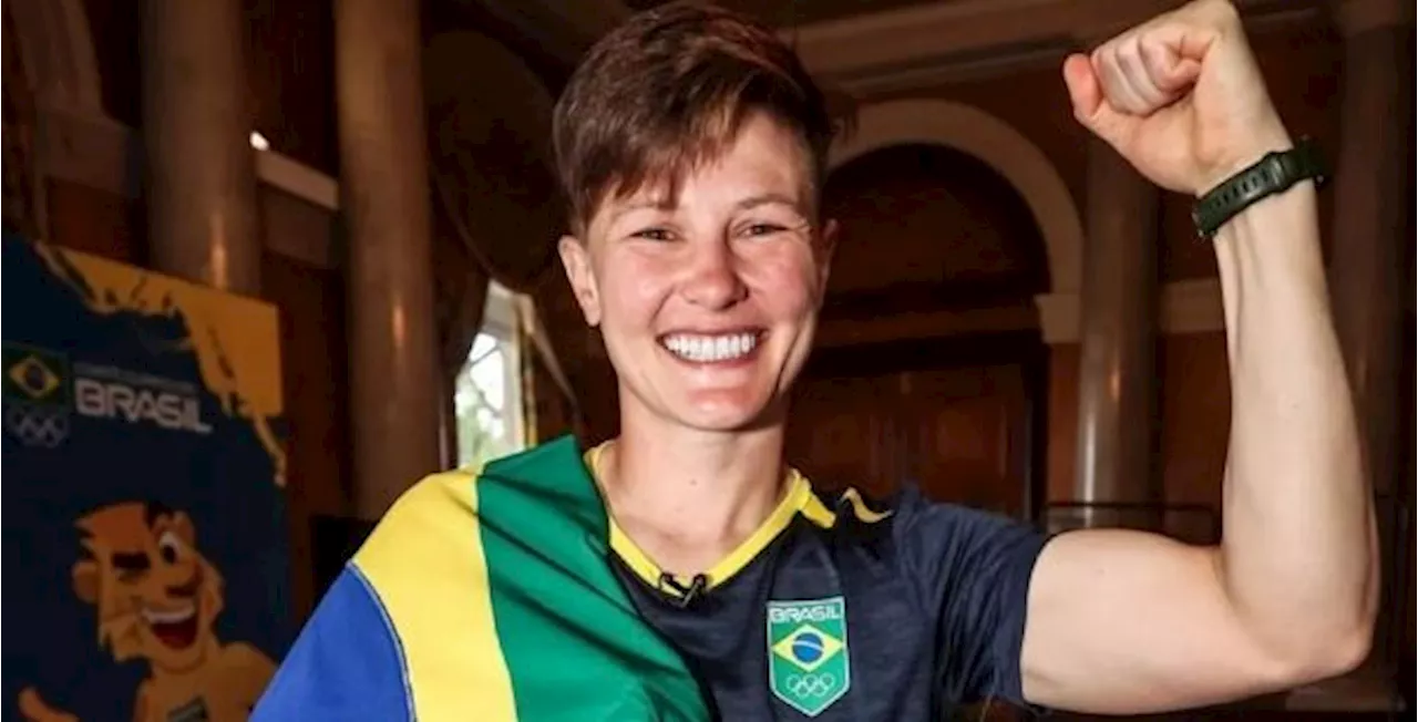 Porta-bandeira do Brasil nas Olimpíadas vence câncer de mama; saiba quem é Raquel Kochhann