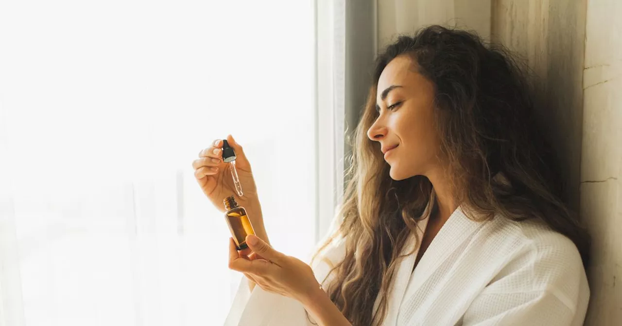 Skincare expert explains how cleansing oils can restore your skin barrier