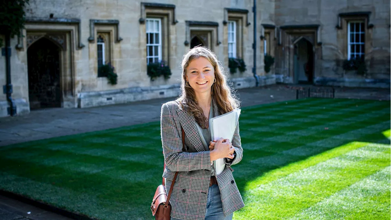 La princesse Elisabeth obtient son diplôme à la prestigieuse Université d’Oxford, avant de s’envoler pour Harvard