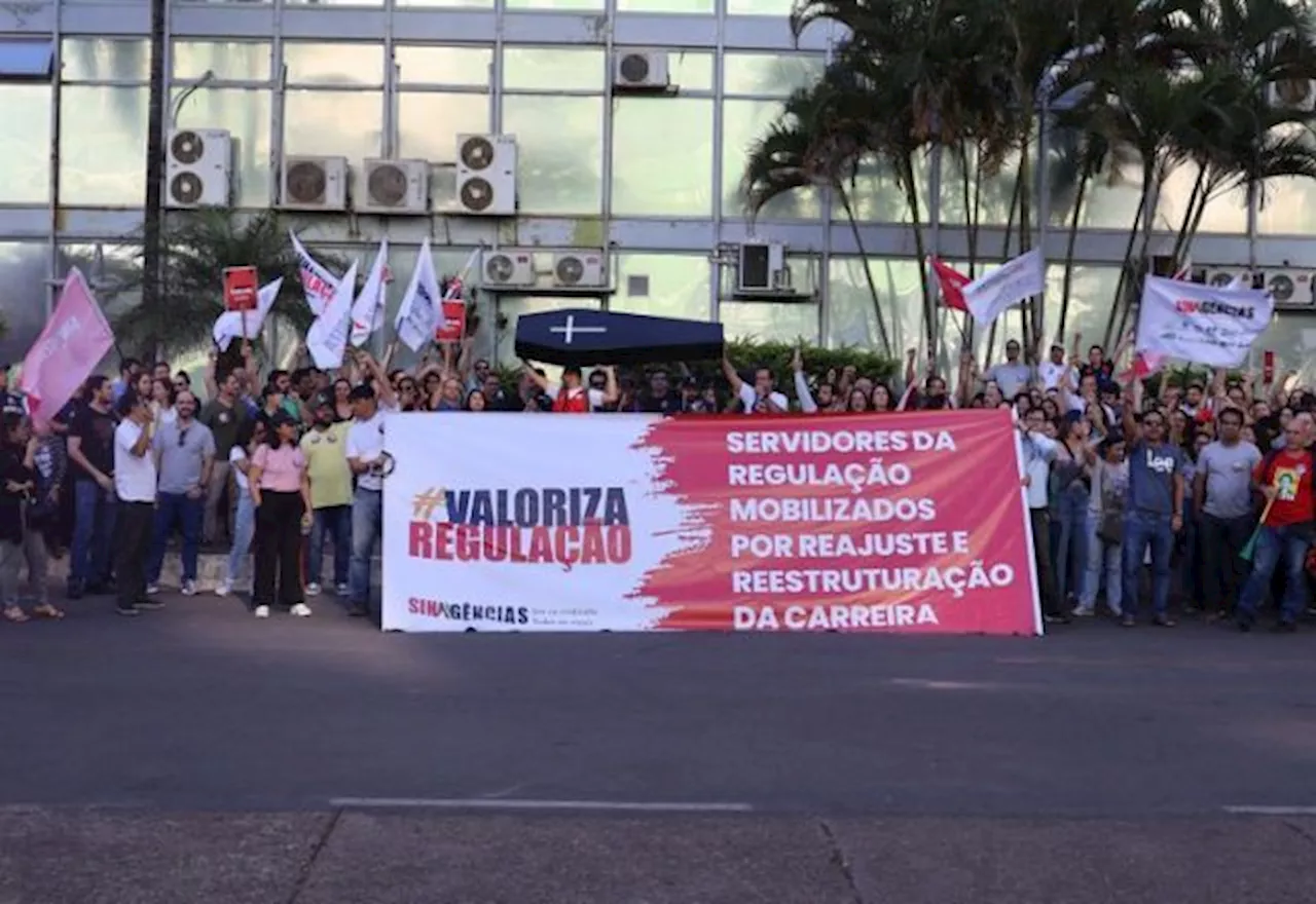 Servidores rejeitam proposta de reajuste do governo e anunciam greve geral