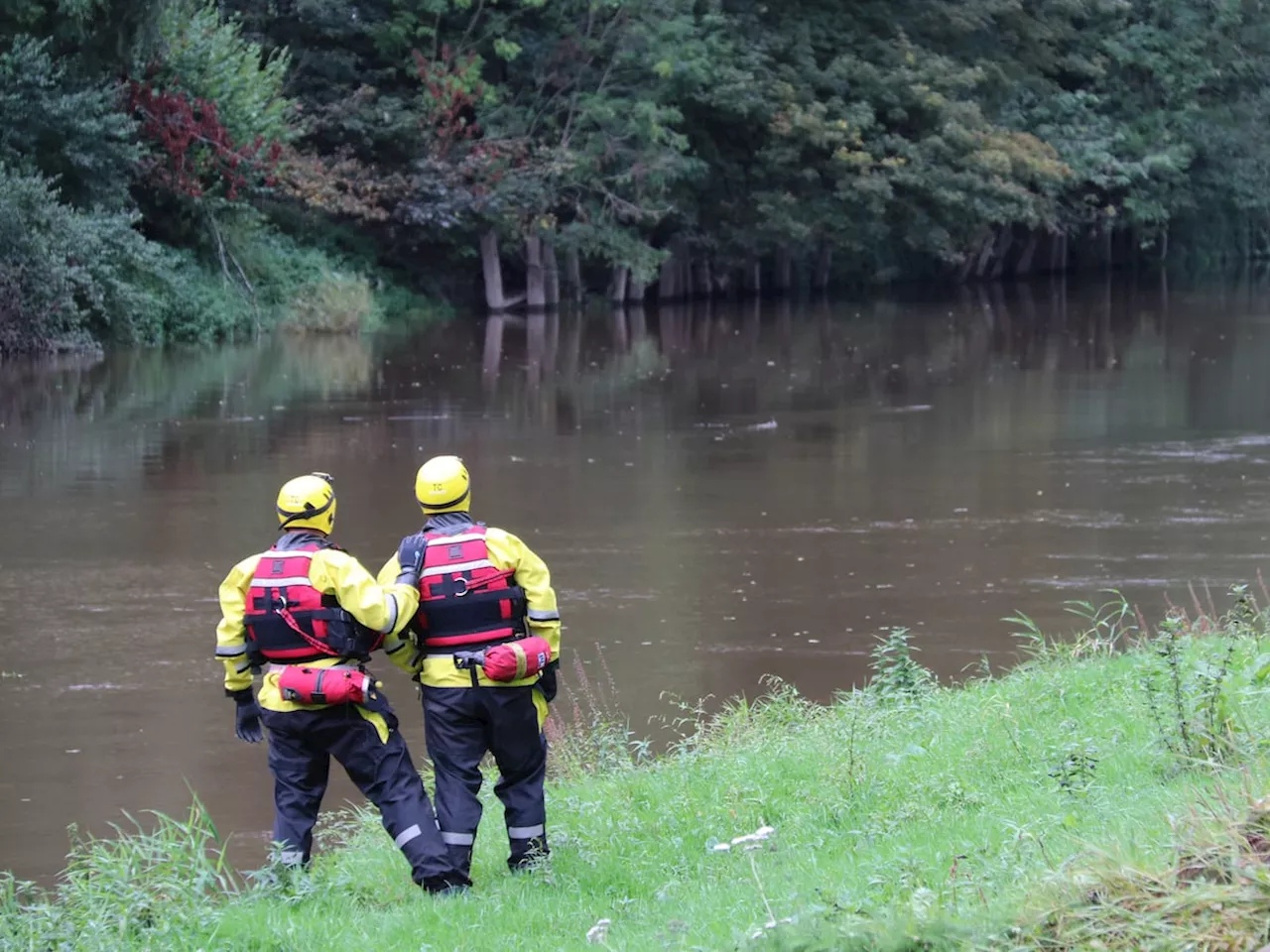 Firefighters explain how pair ended up in River Severn as they issue safety advice