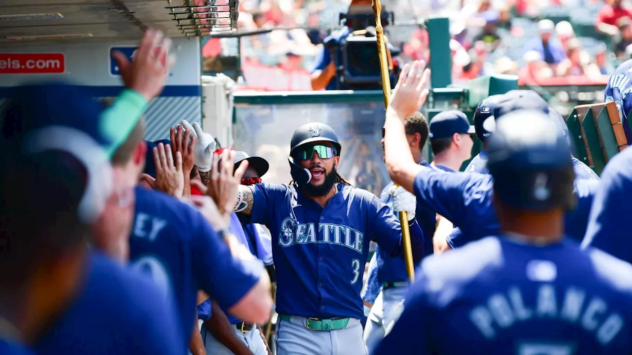 Seattle Mariners Starting Infielder Exits Game with Worrisome Hand Injury