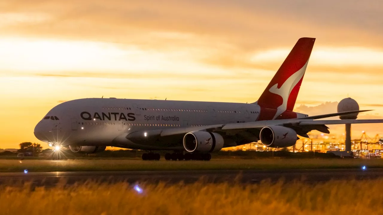 Airline price war heats up as Qantas cuts cost of more than a million tickets