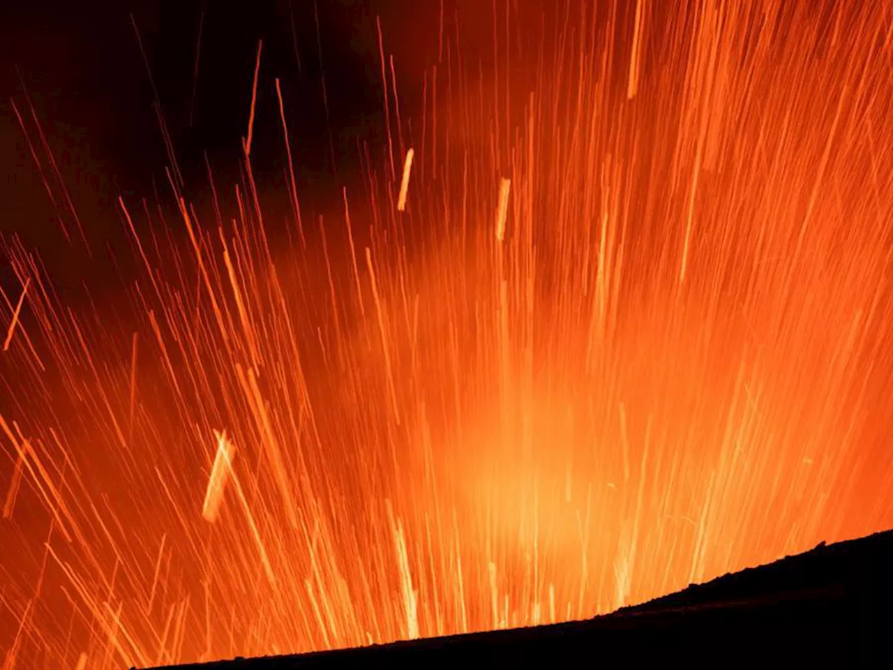 Eruzione dell’Etna, aerei fermi all’aeroporto di Catania