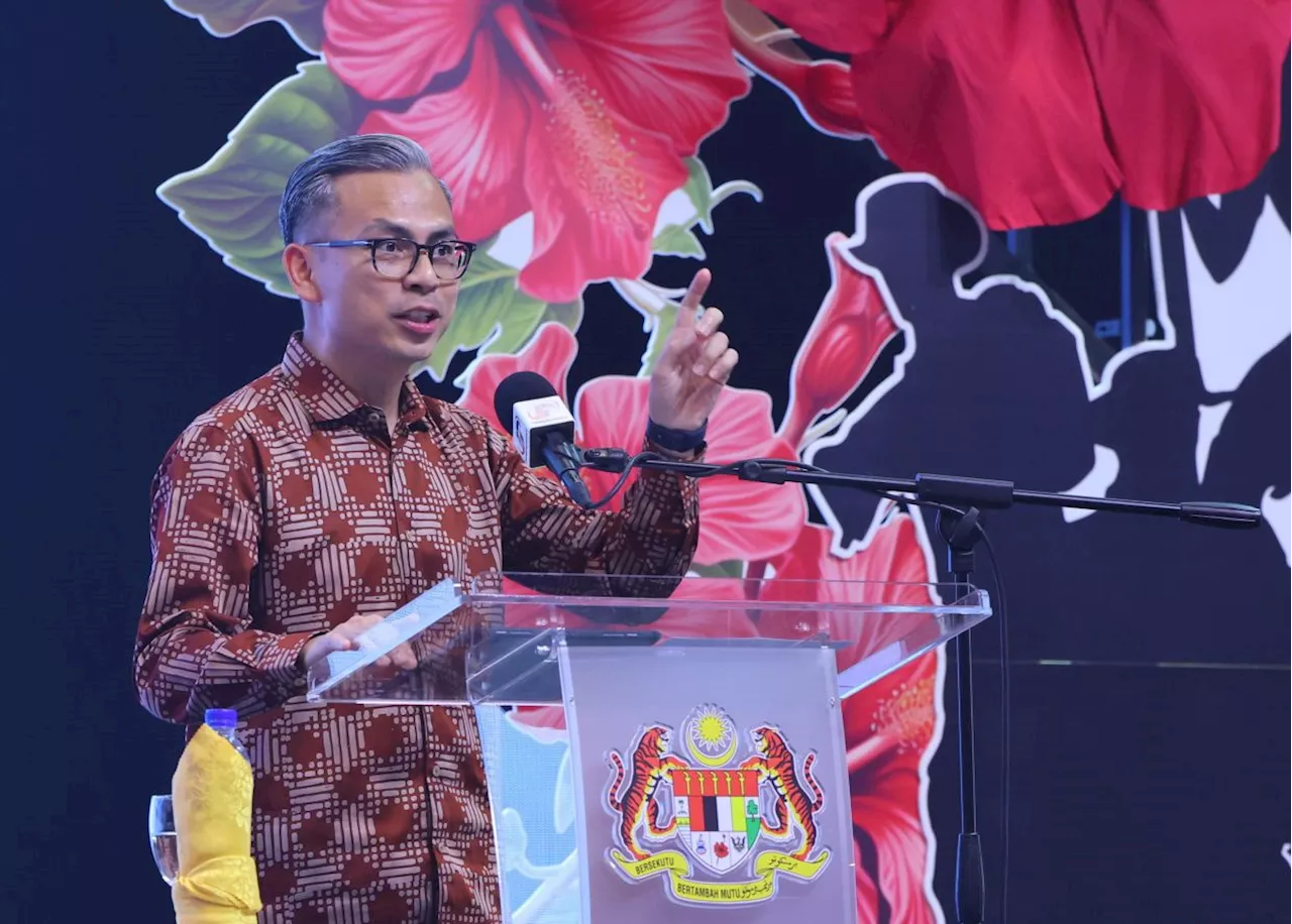 Beware the dark side of messaging platforms, Fahmi cautions schools