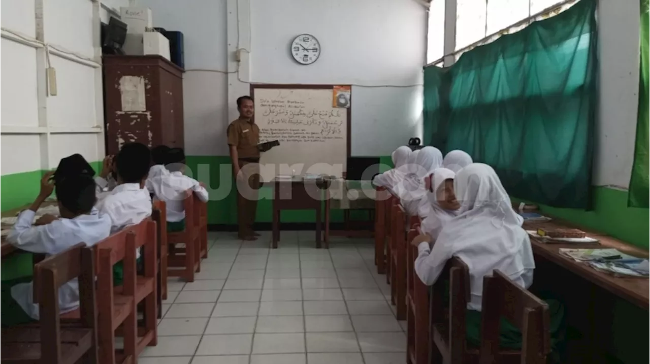 141 Guru Honorer di Jakarta yang Diputus Kontrak Balik Lagi ke Sekolah, Plt Kadisdik DKI: Kami Jamin Mereka Aman