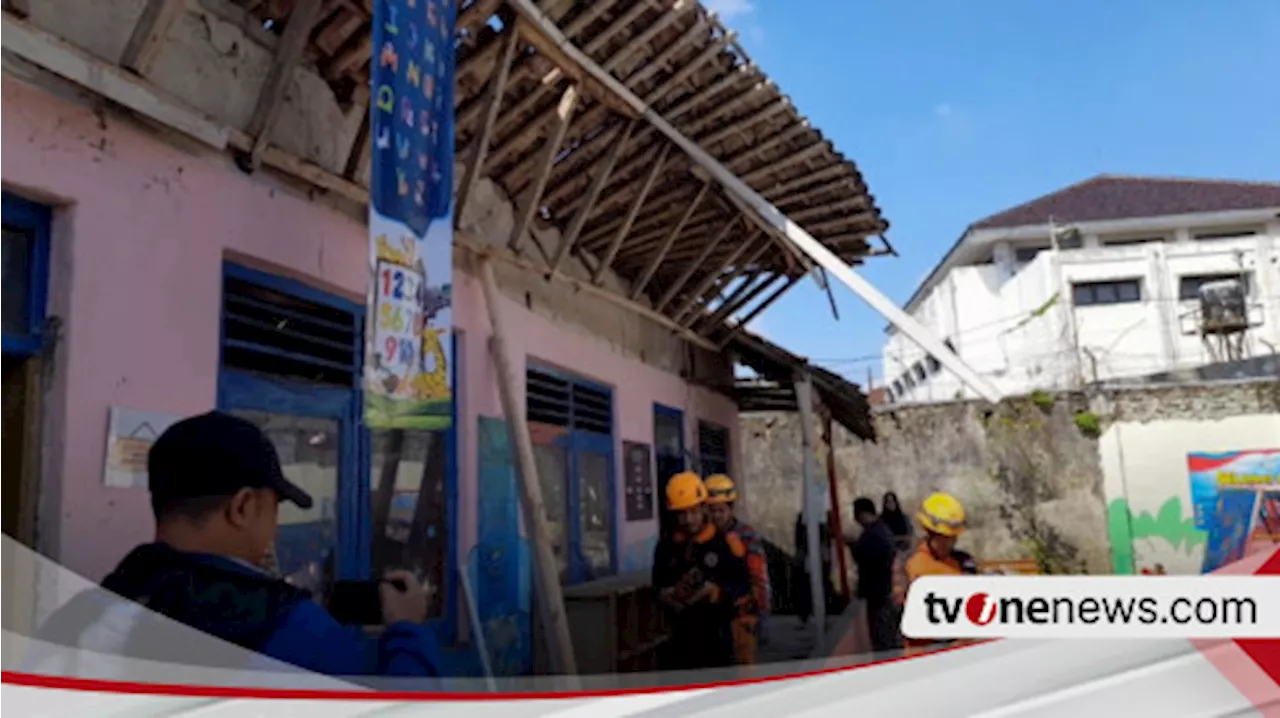 Atap Sekolah Ambruk, Timpa Kelas dan Ruang Guru Sekolah Raudatdlatul Athfal di Tasikmalaya