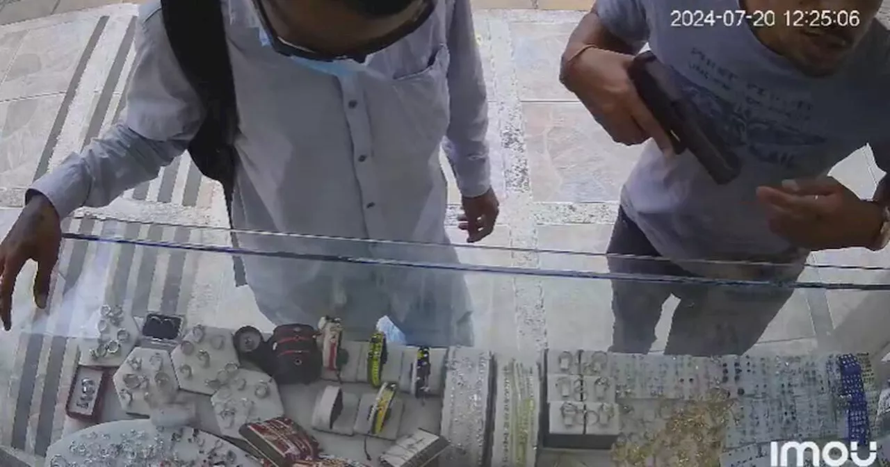 Video: En Floridablanca también dos delincuentes cometieron un millonario hurto a una joyería