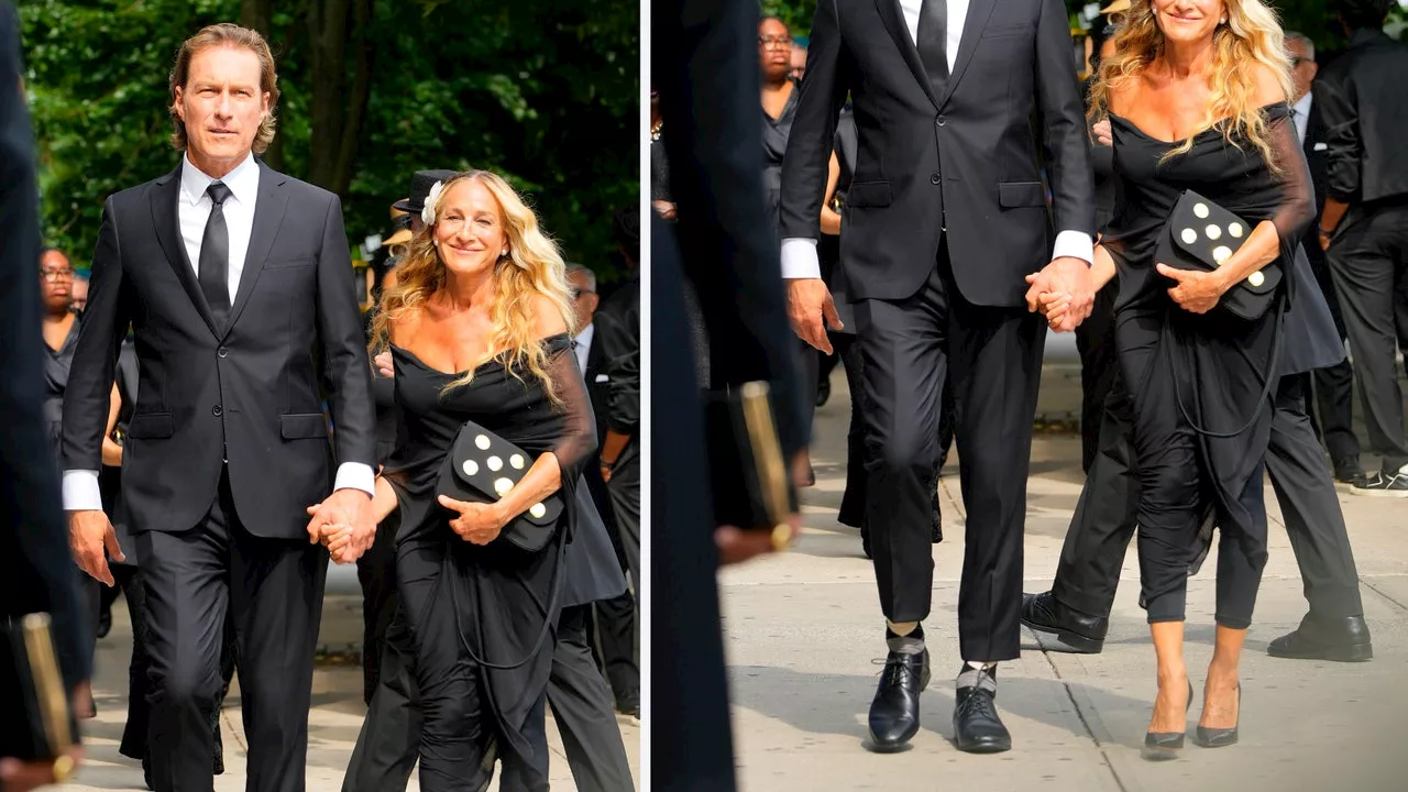 Sarah Jessica Parker es la más elegante con leggings negros debajo de un vestido y zapatos pumps de tacón