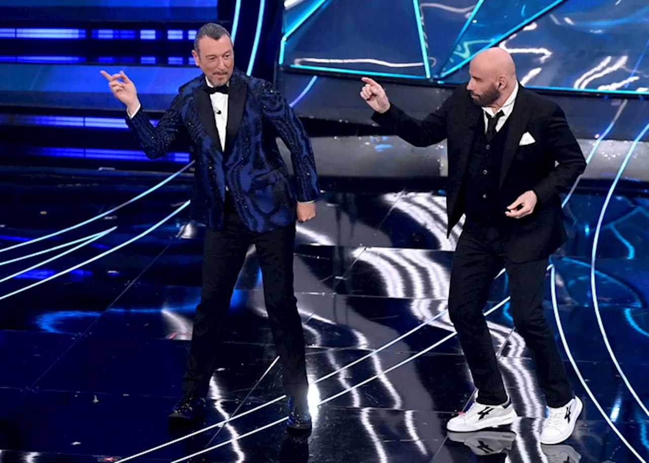 L'Agcom multa la Rai, 'a Sanremo 2024 pubblicità occulta per le scarpe di Travolta'