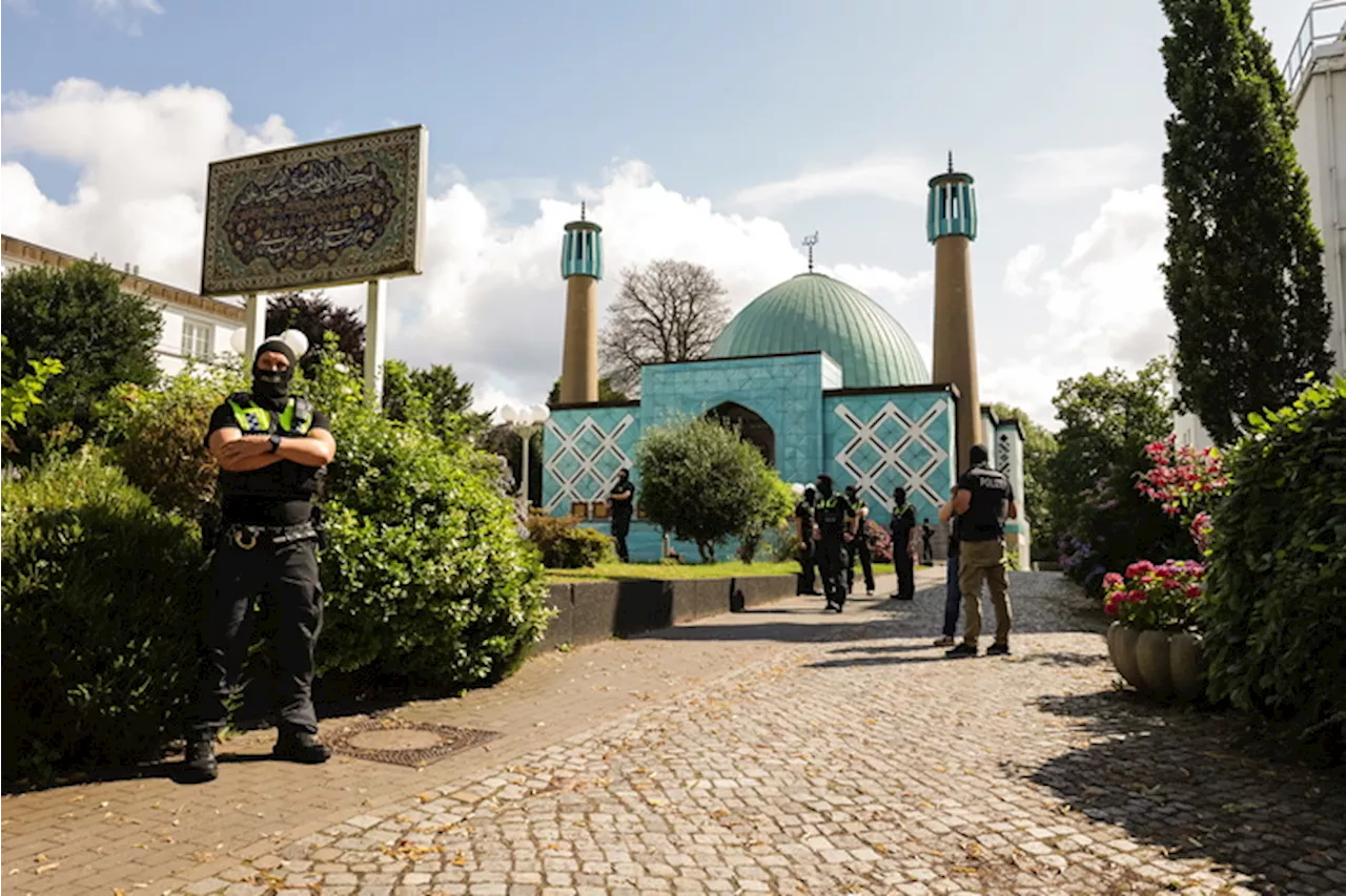 Polizia tedesca nella Moschea Blu di Amburgo