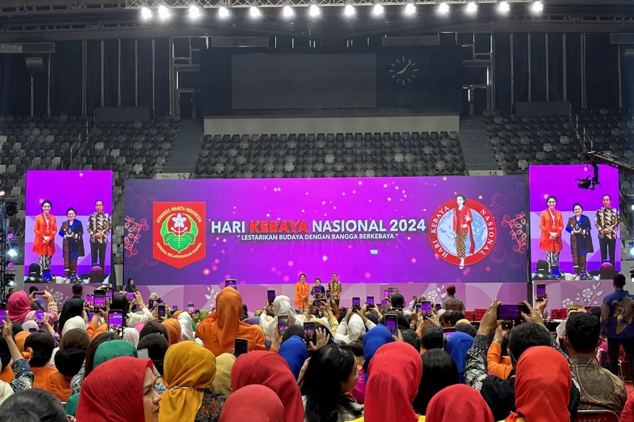 Presiden Jokowi dan Ibu Iriana hadiri puncak Hari Kebaya Nasional