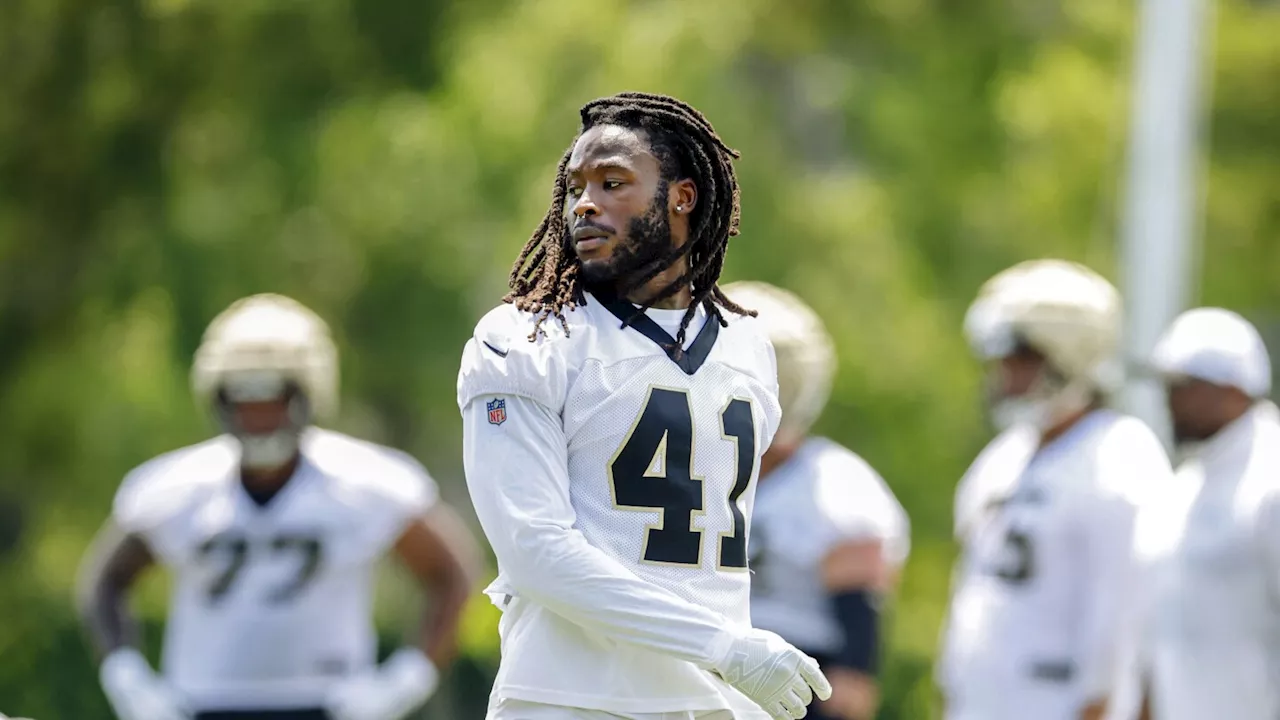 Alvin Kamara reports for Saints camp despite dissatisfaction with his contract