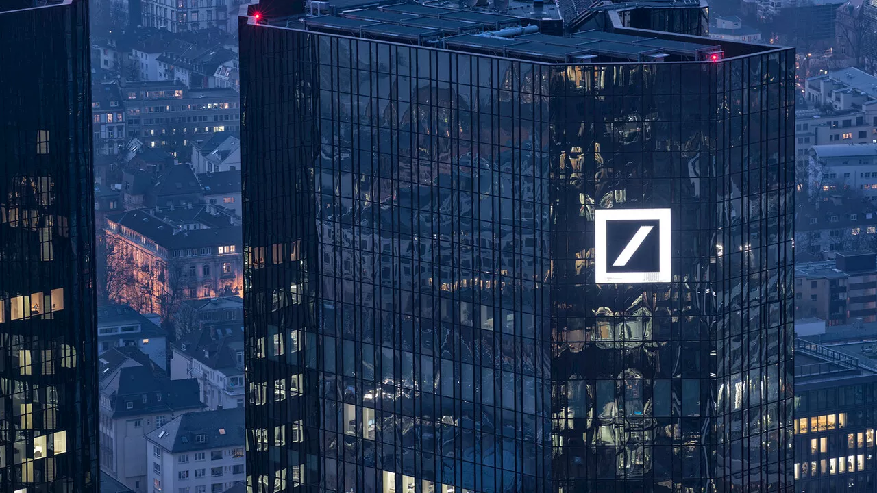 Deutsche Bank-Aktie: Verlust im zweiten Quartal – Was sollten Anleger jetzt tun?