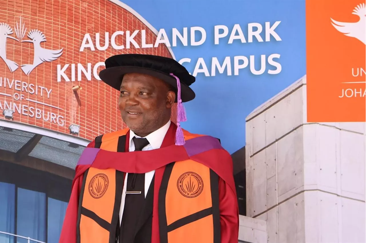 Pitso Mosimane officially wears his doctorate cap