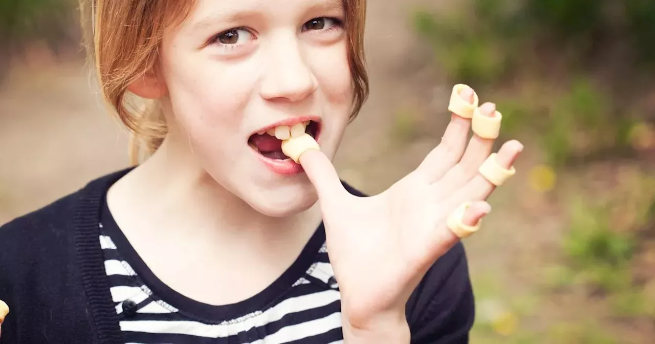 'Correct way' to eat Hula Hoops - and it's not five-finger method