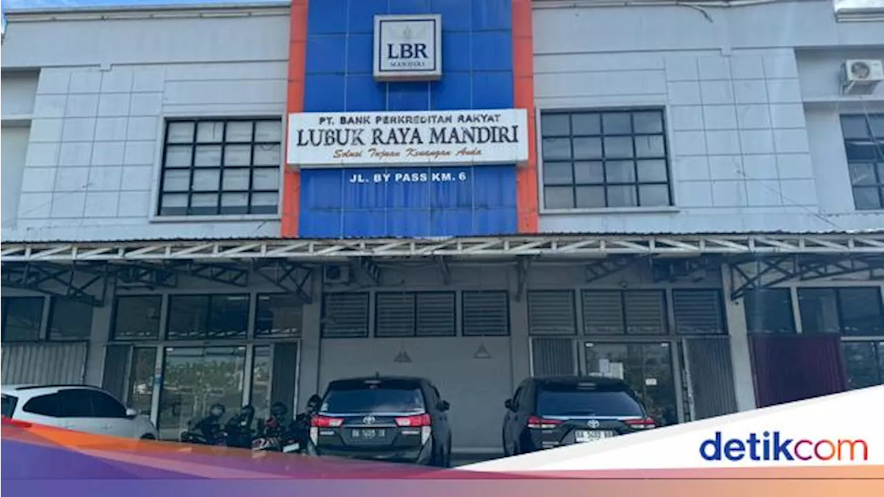 OJK Cabut Izin Bank di Padang, Duit Nasabah Nasibnya Bagaimana?