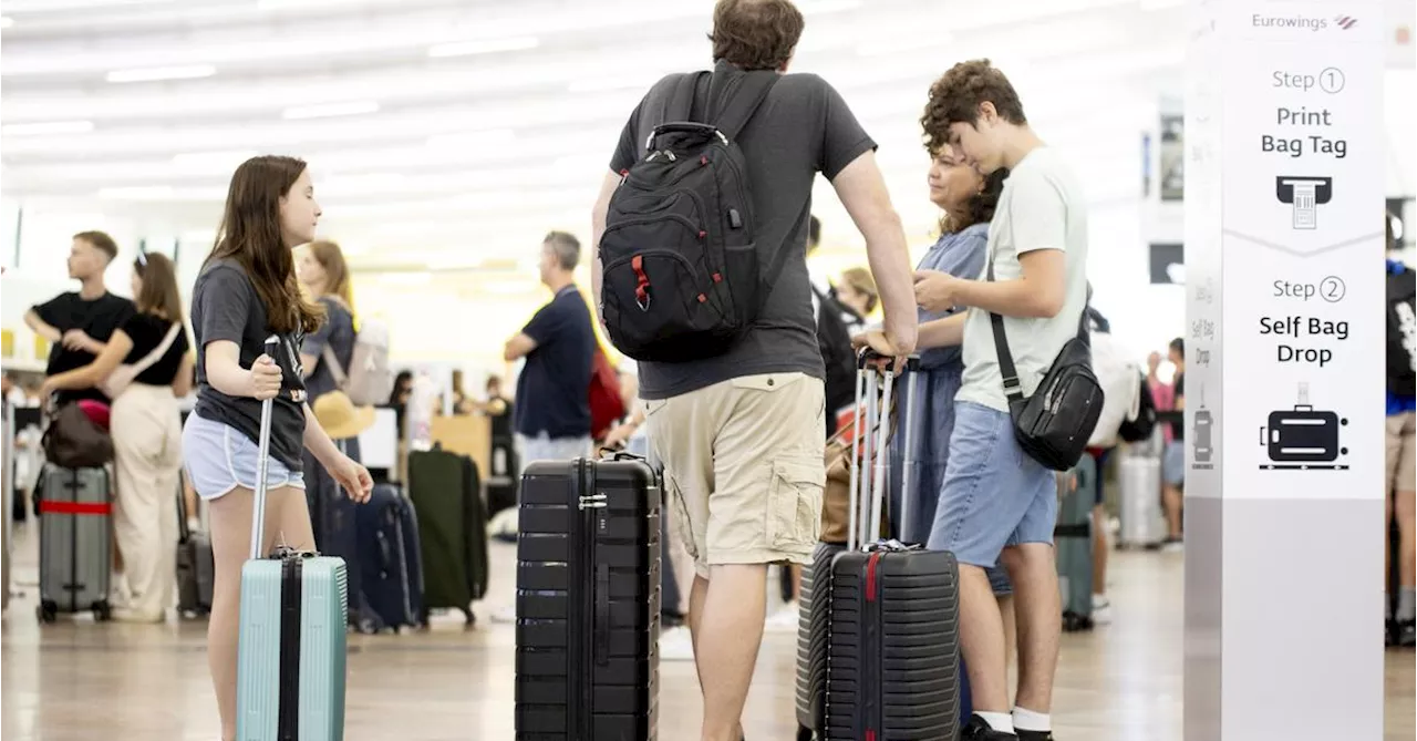 Klimakleber stören den Flughafen Wien – mit Farbe und einem verzögerten Abflug