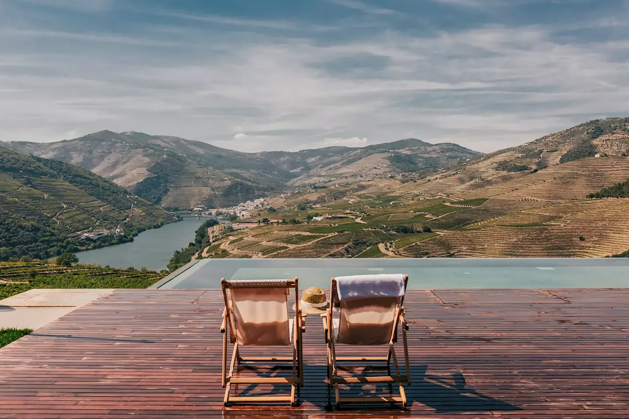 Com piscinas panorâmicas, estes são os melhores hotéis do Douro para mergulhar na paisagem vinhateira