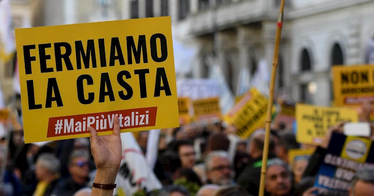 La Camera conferma il taglio dei vitalizi per 800 ex deputati: “Risparmiati oltre 15 milioni nel…