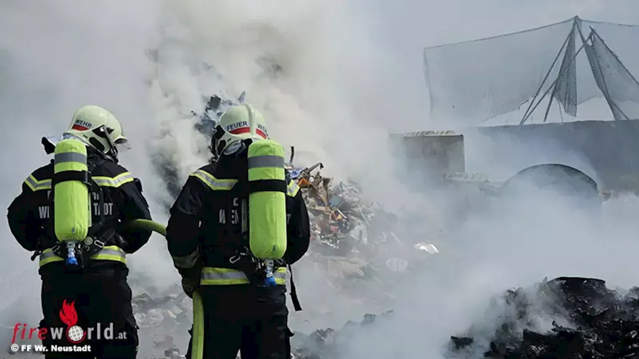 Nö: Großbrand in Müllverarbeitungsanlage an einsatzreichem Tag in Wiener Neustadt