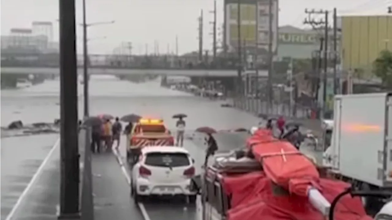 Heavy rains flood NLEX in Valenzuela, makes segment impassable