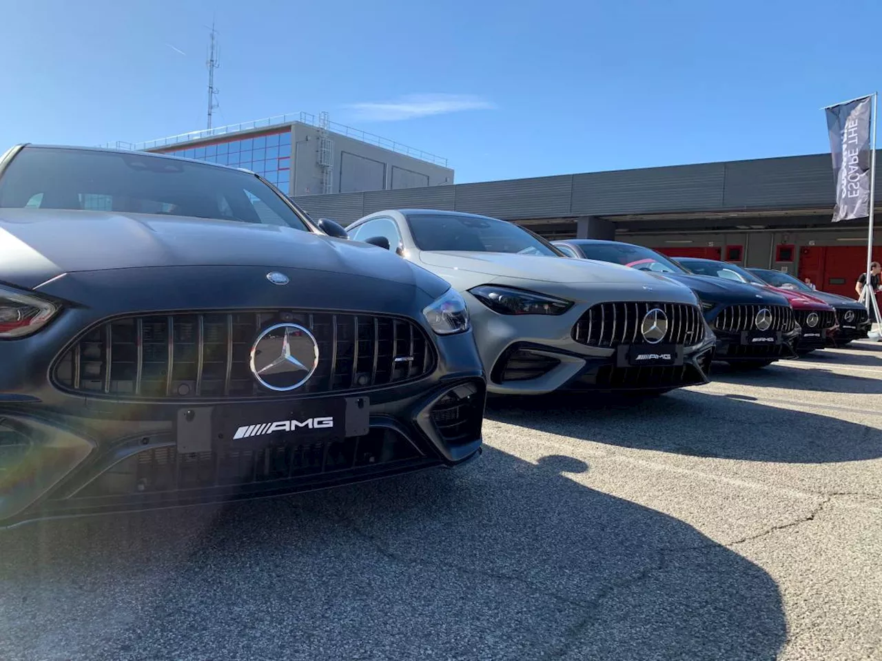 Velocità e adrenalina a bordo delle Mercedes-AMG: emozioni forti all'autodromo di Imola