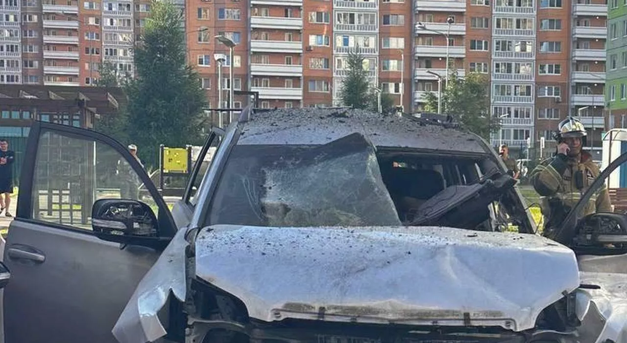 Mosca, esplode auto di un ufficiale militare di 49 anni: mezzo chilo di tritolo posizionato sotto il Suv nel l