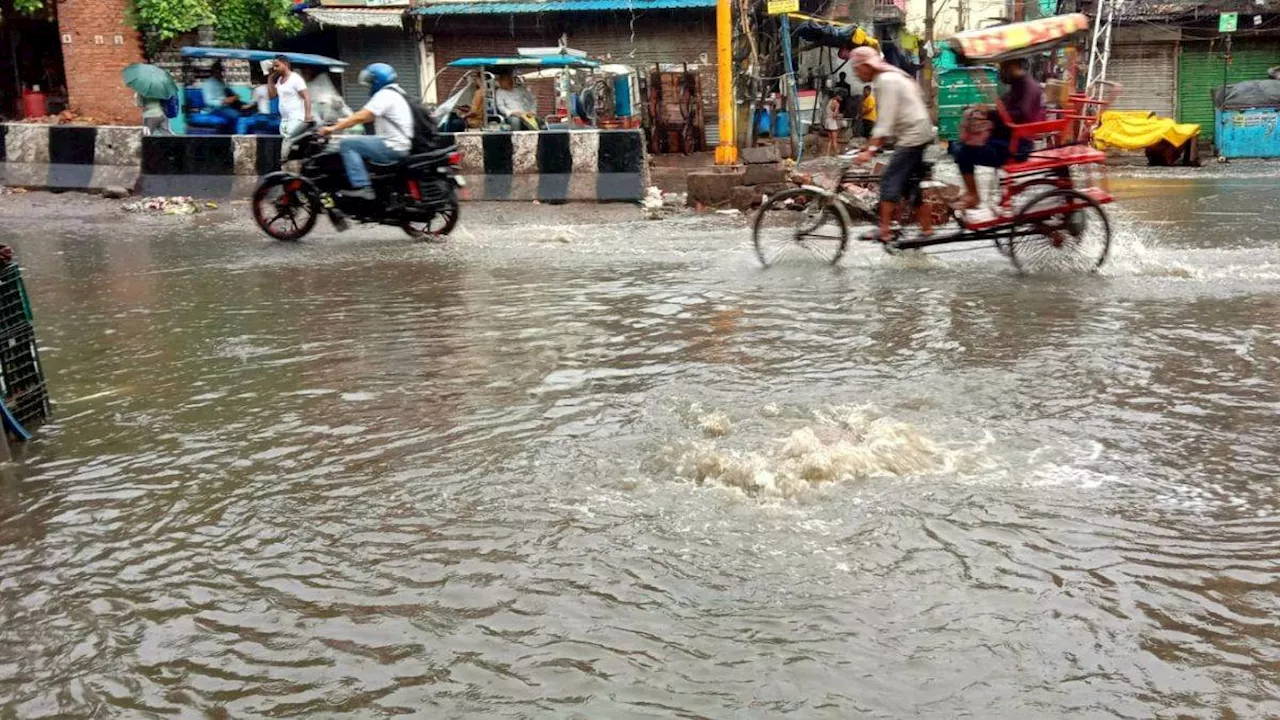 Delhi Rains: दिल्ली-NCR में बारिश से सड़कों पर भरा पानी, कई इलाकों में ट्रैफिक जाम