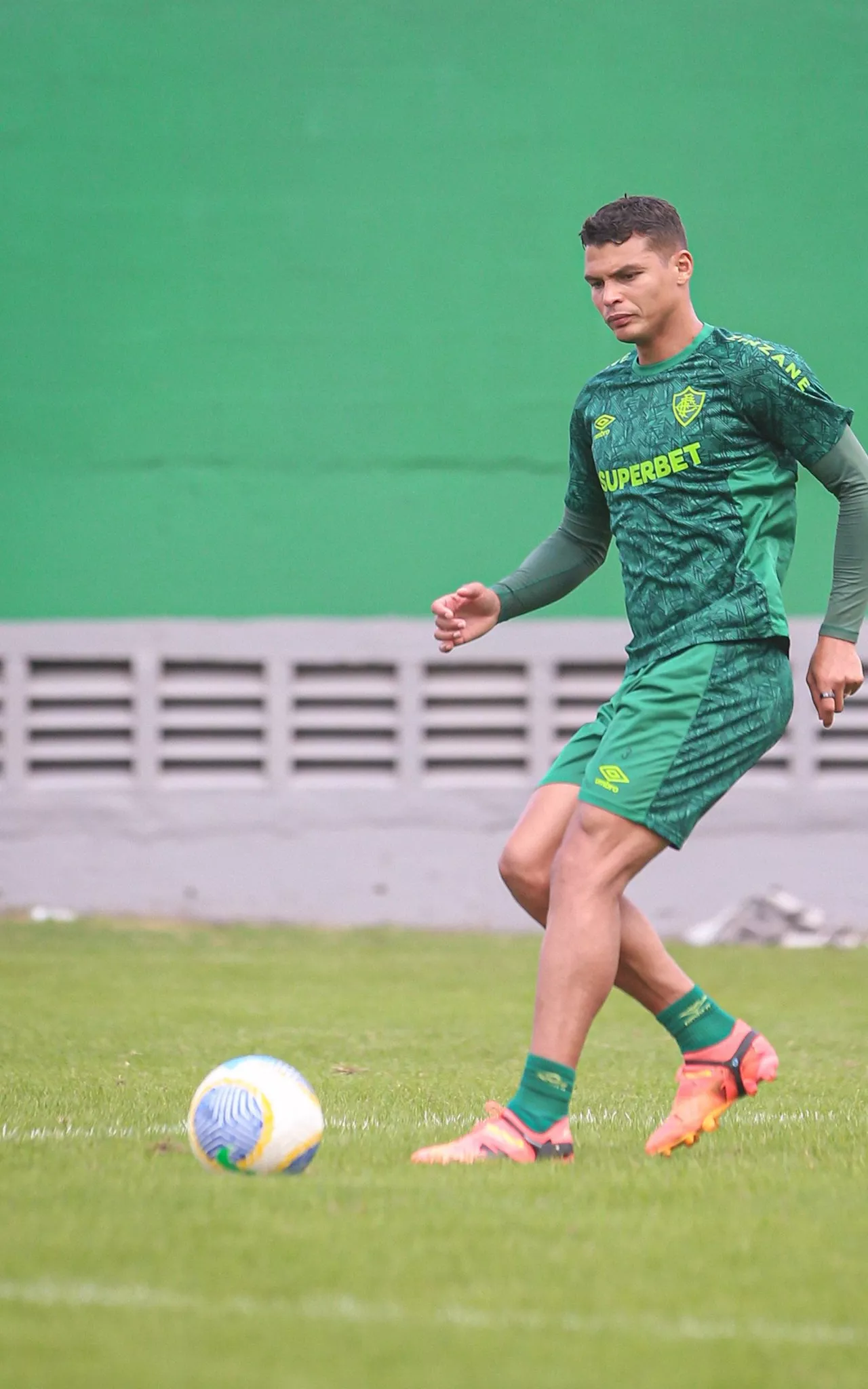 Fluminense deve ter disputa interessante por vaga ao lado de Thiago Silva