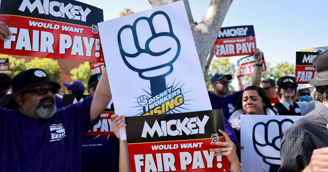 Pour éviter une grève, le parc Disneyland de Californie va augmenter les salaires de ses employés