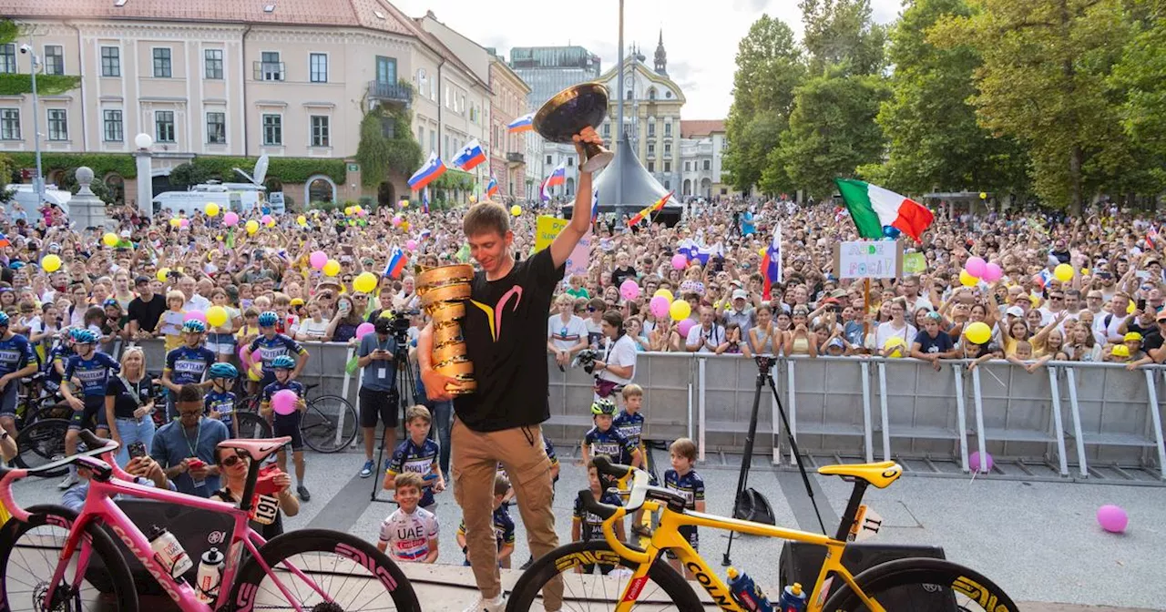 Tour de France: en vidéo, Tadej Pogacar célébré dans sa ville natale en Slovénie