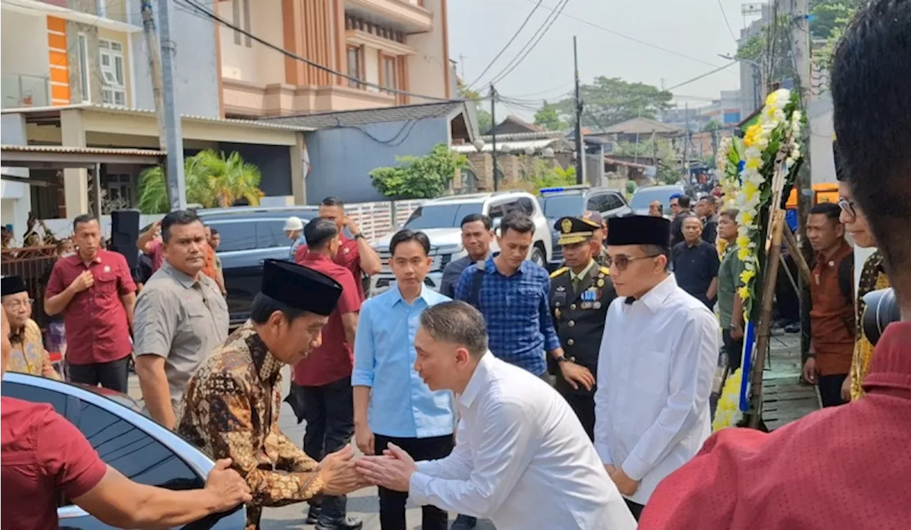 Presiden Jokowi Didampingi Gibran Takziah ke Kediaman Hamzah Haz